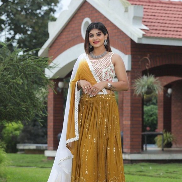 BEAUTIFUL READY TO WEAR FULL STITCH GWEORGETTE SEQUENCE EMBROIDERY WORK LEHENGHA - Picture 3 of 7